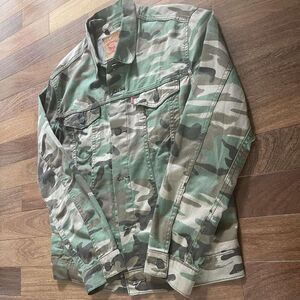 Levi's Women's Camouflage Button Jacket
